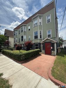 32 Clinton Avenue