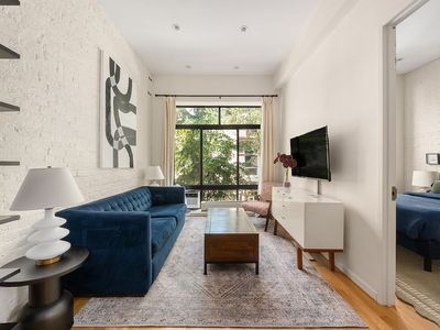 23 E 10th St APT 3D