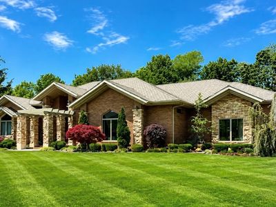 2 Kingsridge Dr