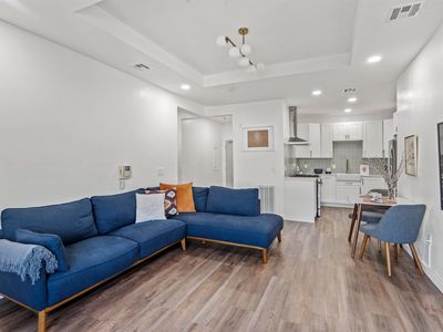 135 38th St APT 606