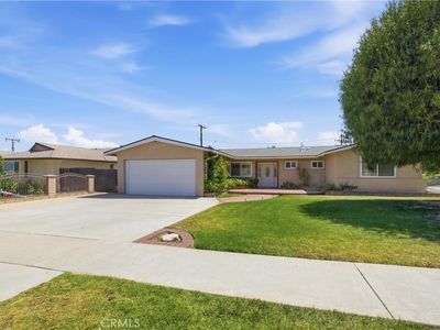 8715 La Vine St