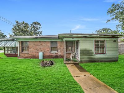 8101 Howard Dr