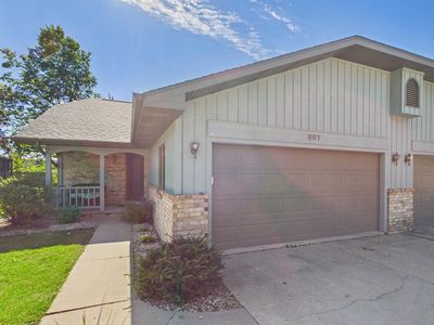 907 W Ridgeview Dr