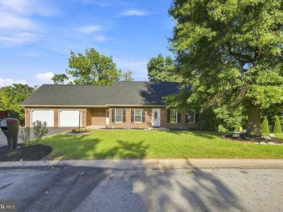 933 Redwood Ln