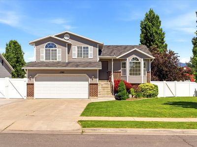 1382 N 2325 W