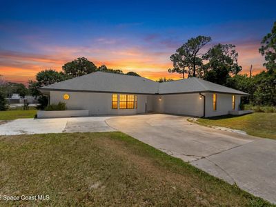 551 Emerson Dr NE
