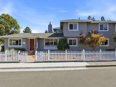 2044 Hawthorne Court