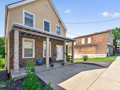 1053 Broadway