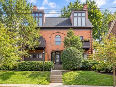 5922 Howe St APT 204