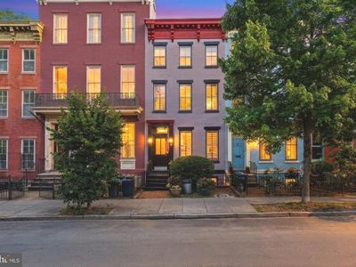 313 C St SE