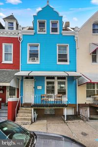 943 N 10th St
