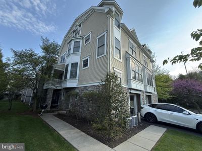 211 Holland Ave