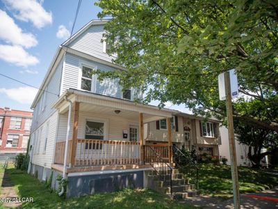 39 John St
