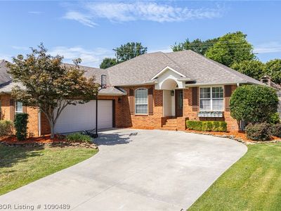 2131 Parkridge Dr