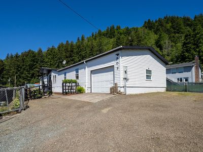 902 Acacia Ave