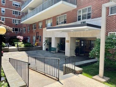 52-30 39th Dr