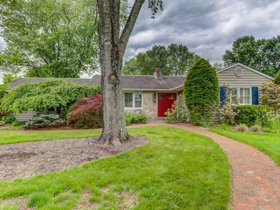 827 Mount Airy Rd
