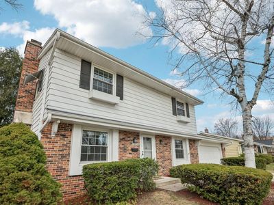 W55N765 Cedar Ridge DRIVE