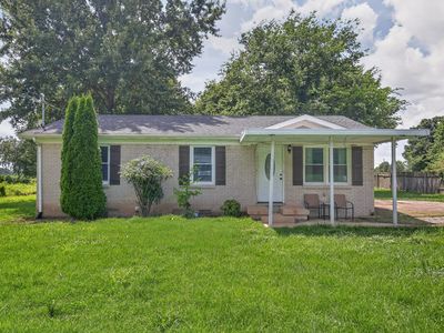 102 Lakeside Dr