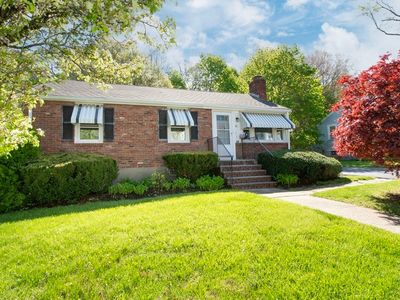 81 Livoli Ave
