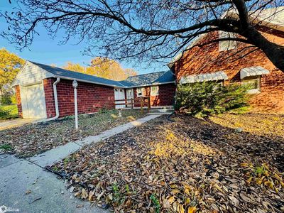 105 E Pioneer Ave