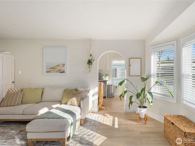 815 NE 2nd Avenue NE