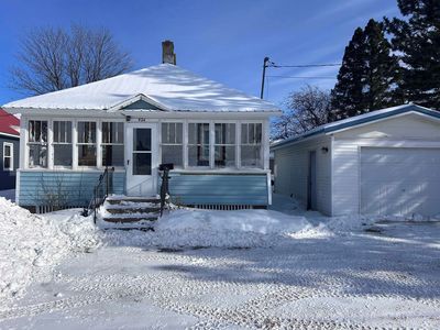 924 Douglas Blvd