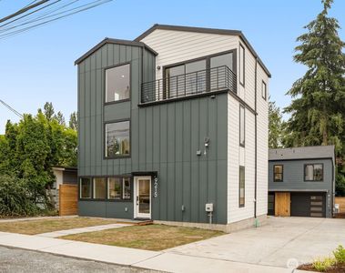 9215 12th Avenue NE