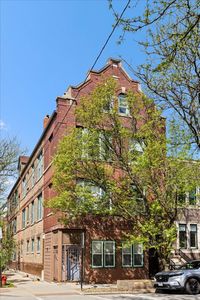 2328 N Oakley Ave APT 3E