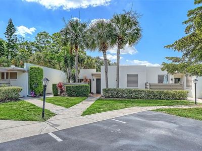 664 Woodlawn Dr