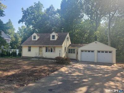 225 Winnepoge Drive