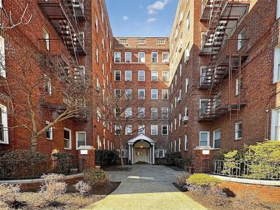 45 Kew Gardens Rd APT 5