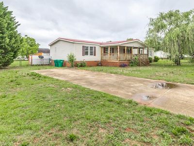 Property at 127 Shamrock Cir, Byron, GA