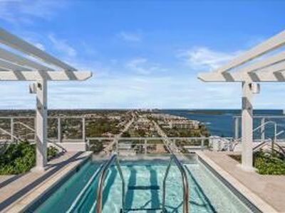 220 Lake Shore Drive #813