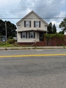 438 Riverside St