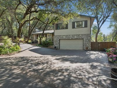 6320 Zamora Dr