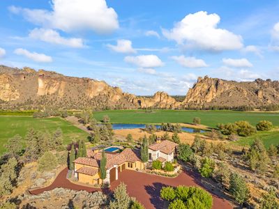 10444 NE Vineyard Way