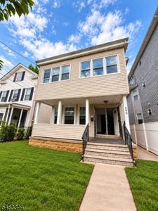 590 Walnut St