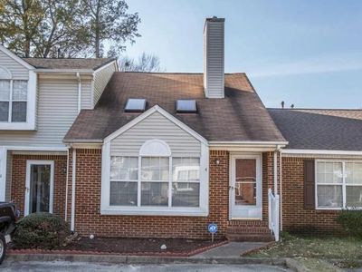 4 Chinaberry Pl