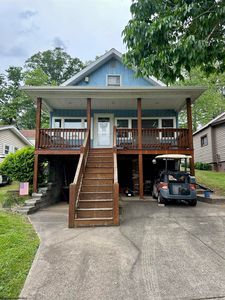 1322 Crystal Lake Rd