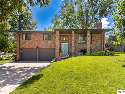 6225 Oakridge Dr