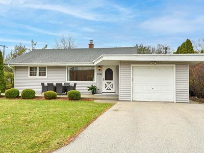 7225 North Seneca AVENUE