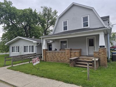 107 W Felicity St