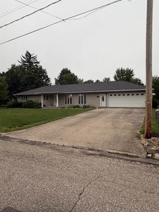906 Iowa St