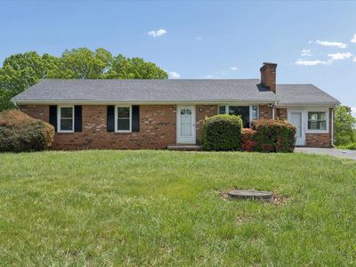 2046 N Amherst Hwy