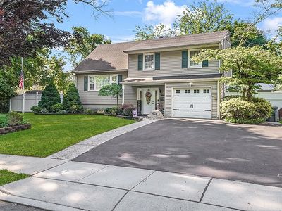 22 Hedge Dr