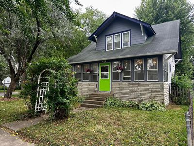252 Stevens St W
