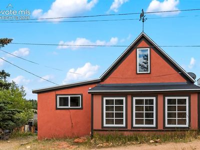 102 Spicer Ave