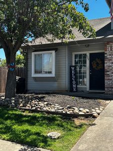 828 Lyonia Dr