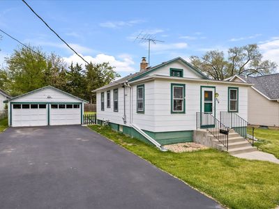 Property at 274 Kossuth St, South Elgin, IL